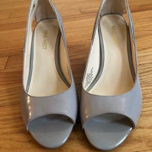 Nine West Wandao peep toe heels size 6 1/2